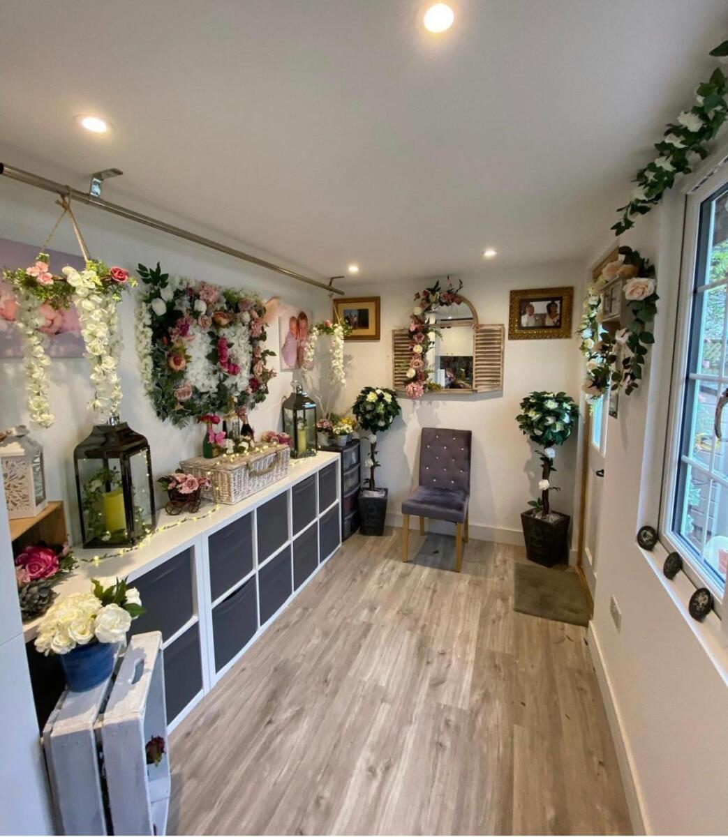 outdoor studios and is used for a beauty room/workroom. 